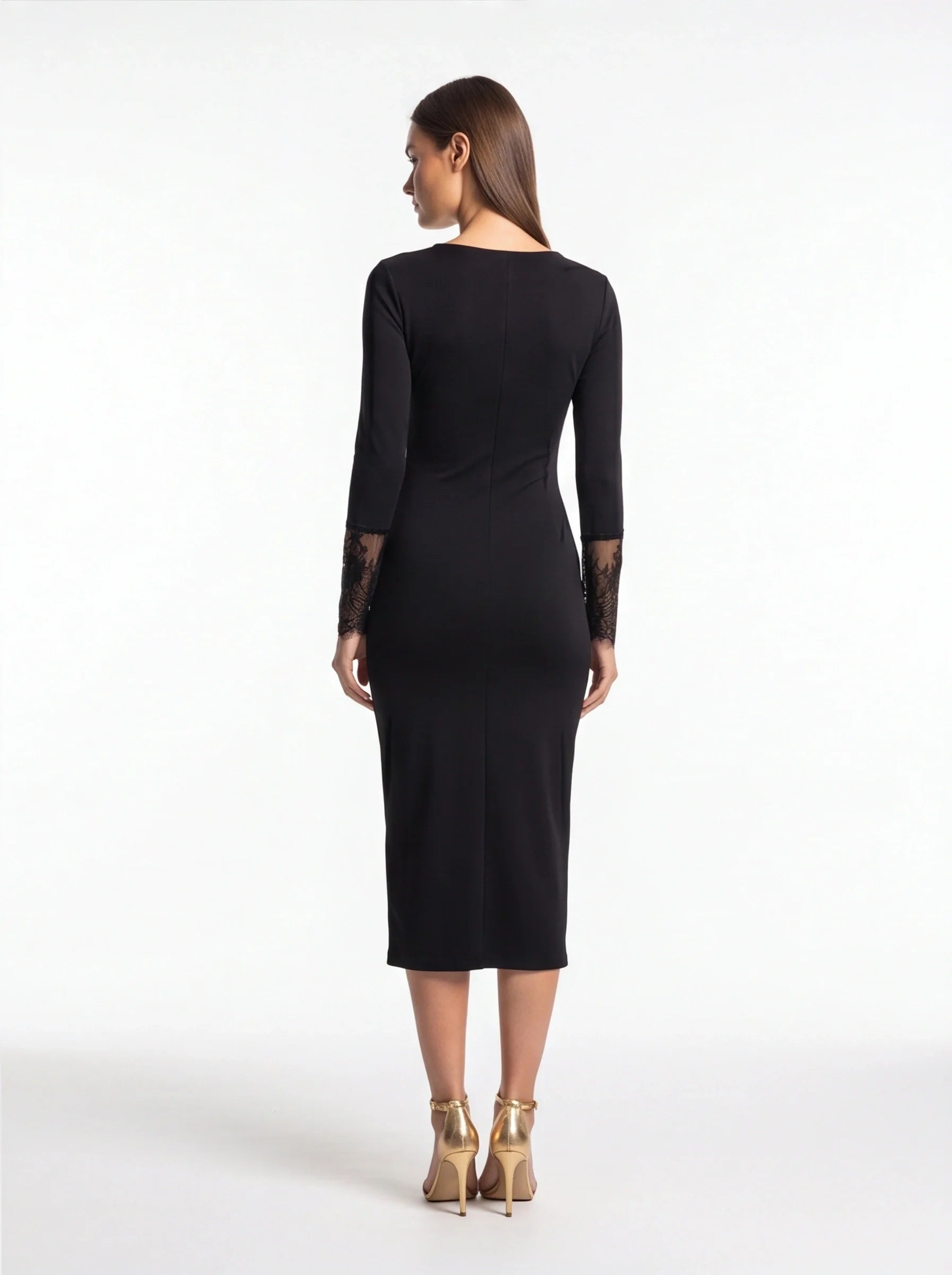 Elegant Chic Evening Dress with Lace Details and Flattering Fit