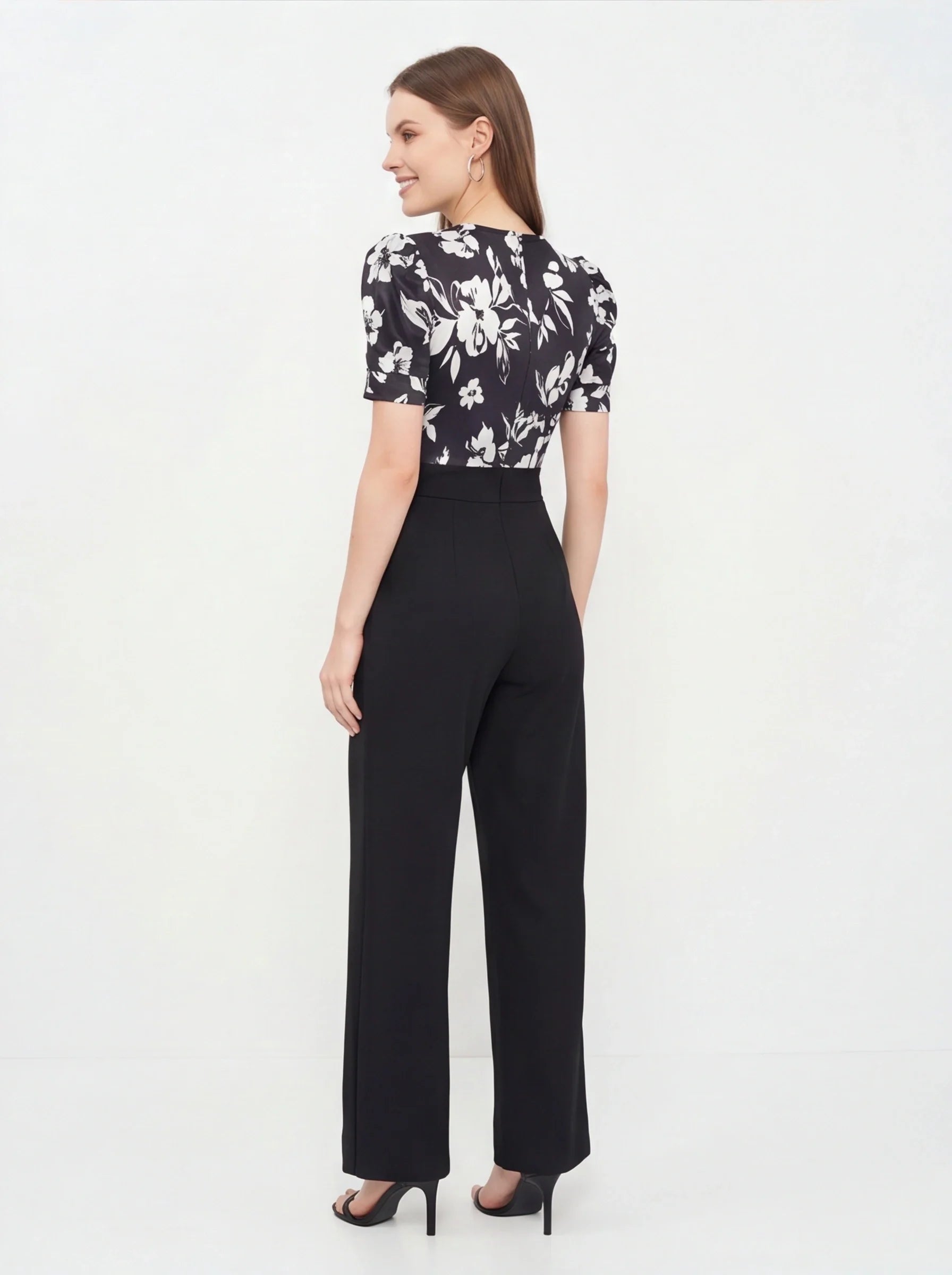 Elegant Floral Print Jumpsuit with Belted Waist and Pockets