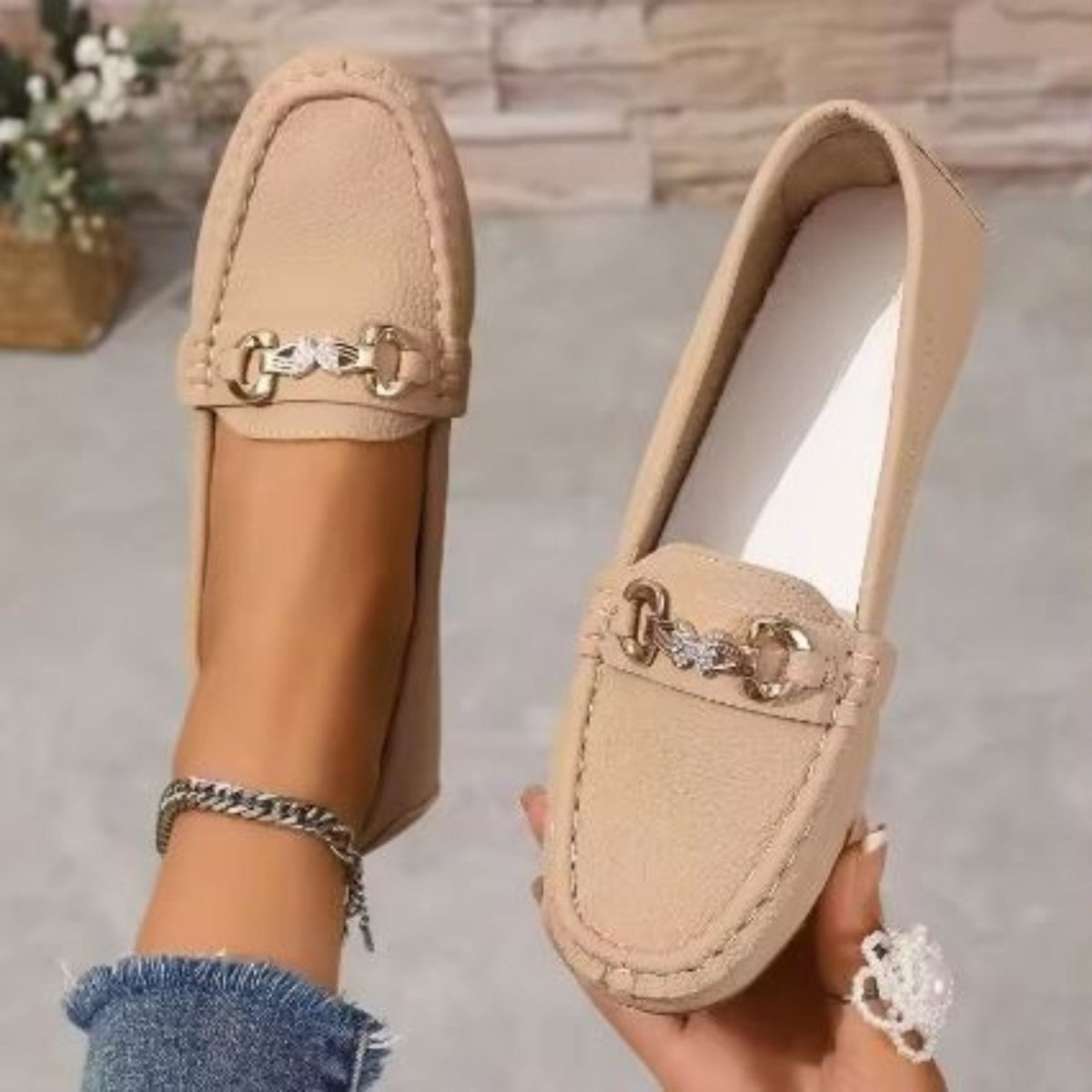 Round Toe Horsebit Buckle Flat Loafers