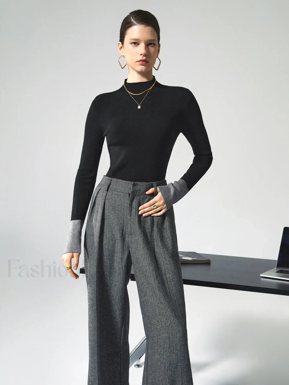 Long Sleeve Contrast Cuff Knit Top