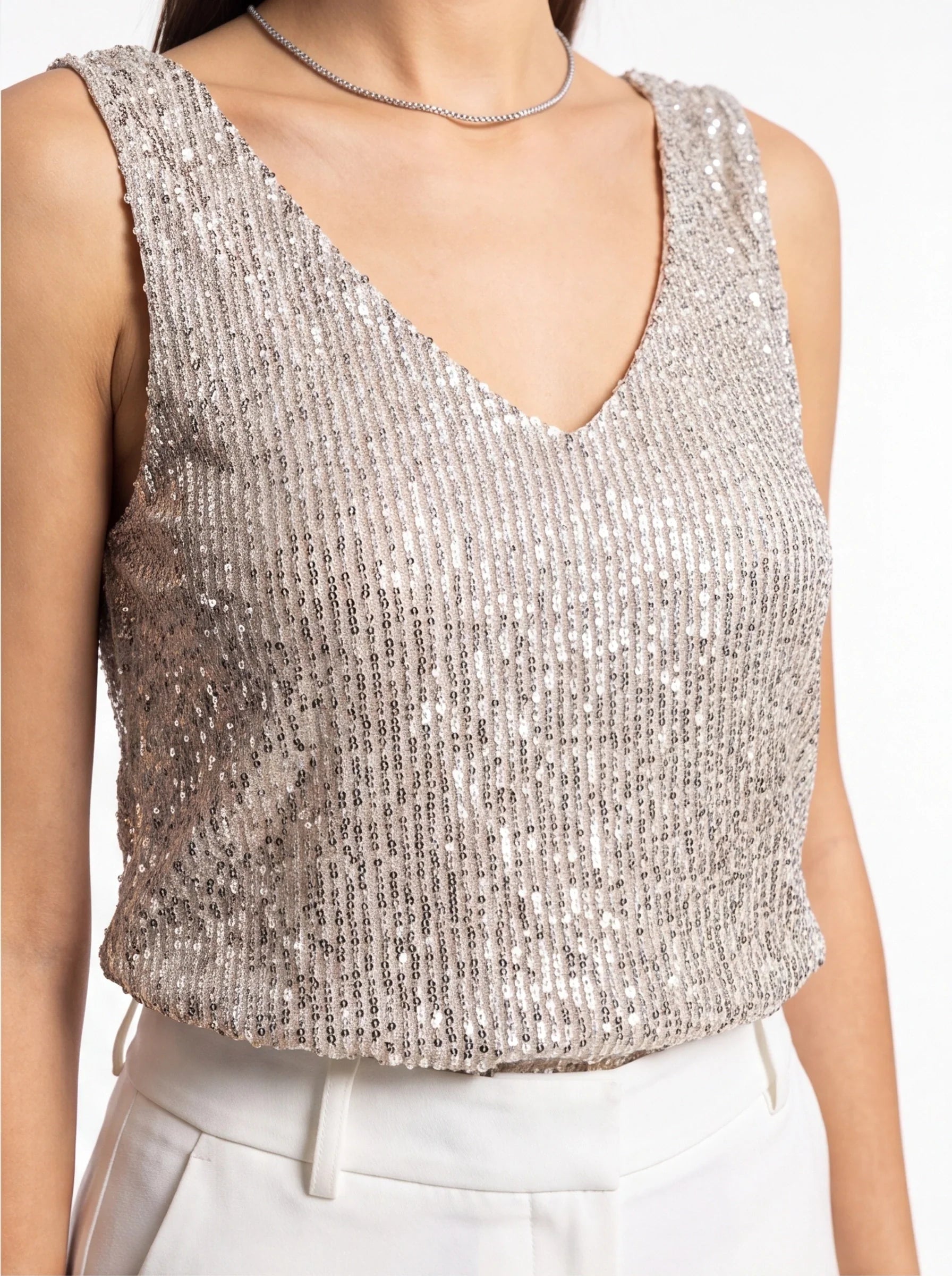 Elegant Shimmering Sequin Top with Comfortable Fit and Stylish Design - Jamota