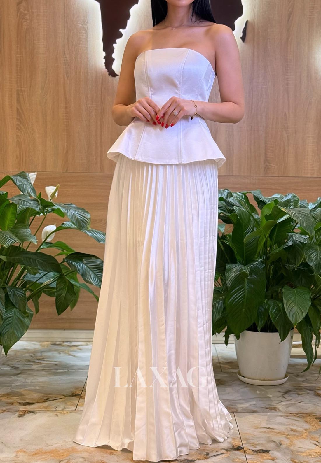 Tube Top Off-Shoulder Sleeveless Fitted Evening Dress Pleated Floor-Length Satin&Chiffon Formal Gowns