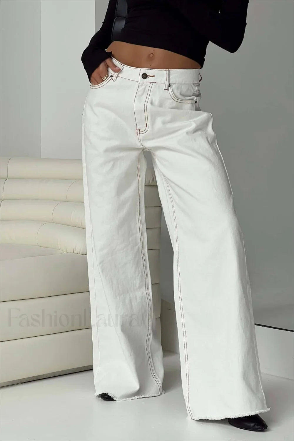 Relaxed Fit Raw Edge Dragging Jeans