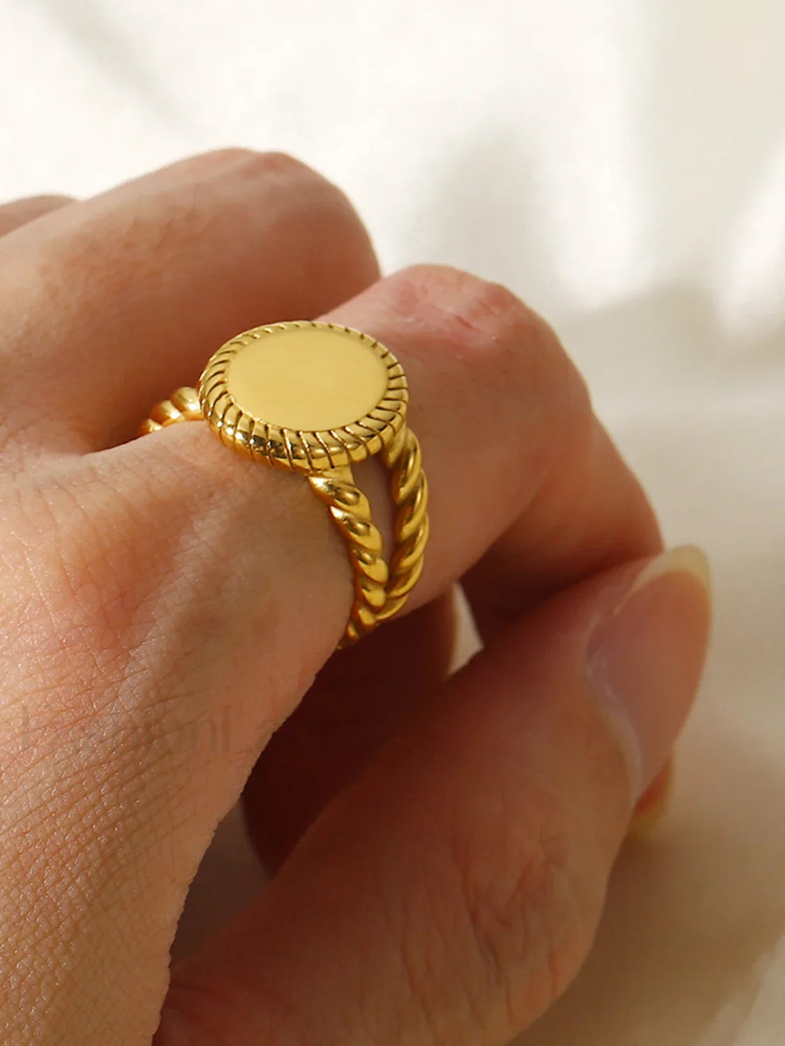 Scorpio Charming Ring Gold / S Rings