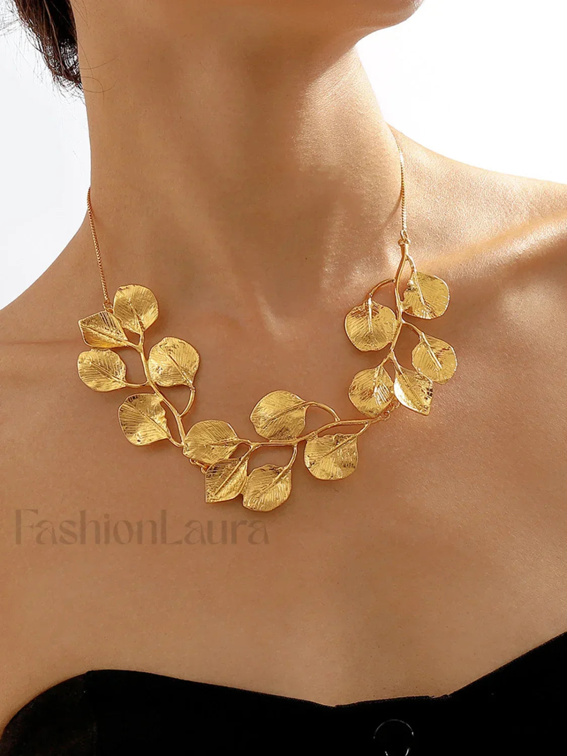 Vintage Alloy Graceful Leaf Design Necklace Gold / One Size Necklaces