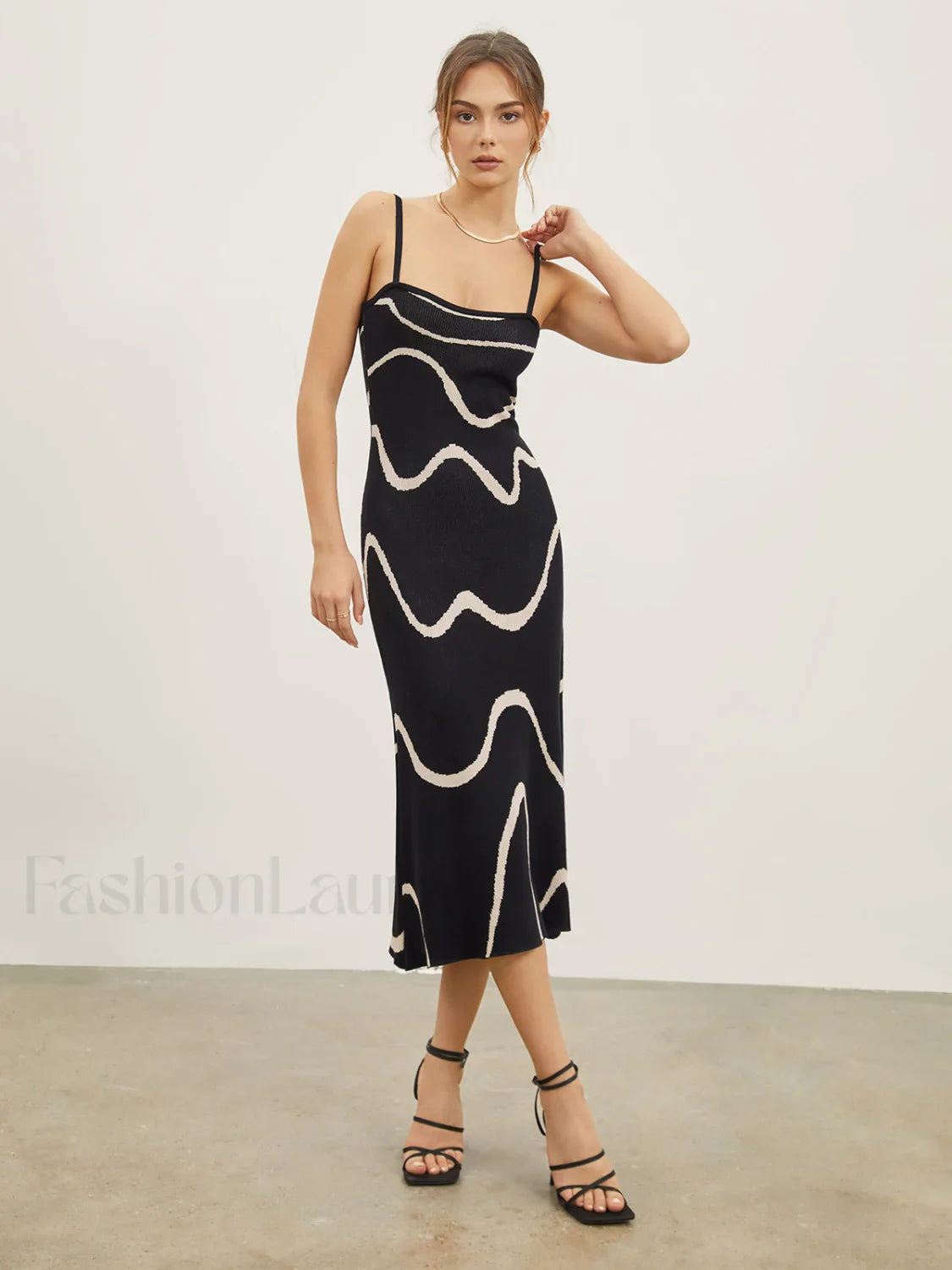 Wavy Print Graceful Strap Midi Dress