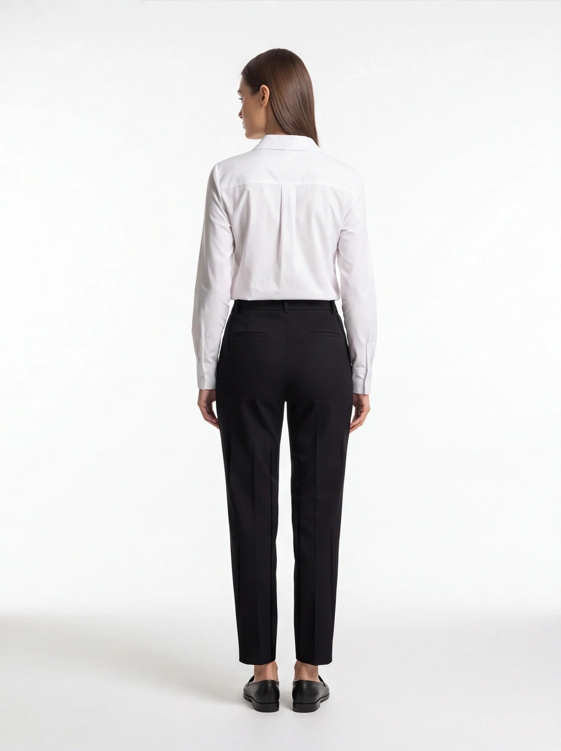 Chic Minimalist Long Sleeve Blouse with Soft Fabric and Tailored Fit