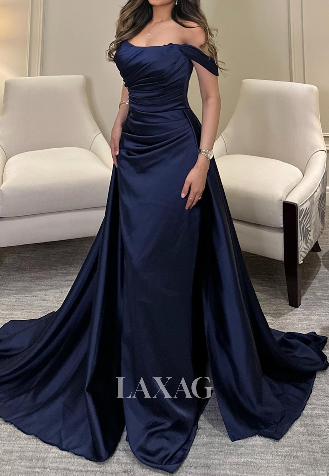 Off-Shoulder Sleevelesss Pleated Mermaid Evening Dress Scoop-Neck Train Satin Formal Gowns