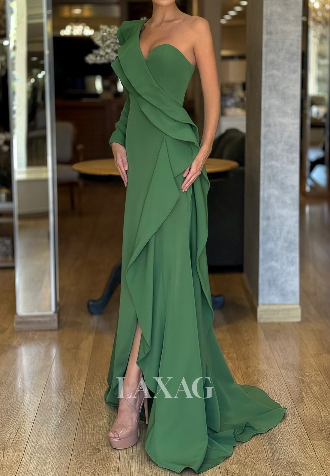 Sweetheart One-Long-Sleeves Fitted Evening Dress Tiered Chiffon Formal Gowns with Slit