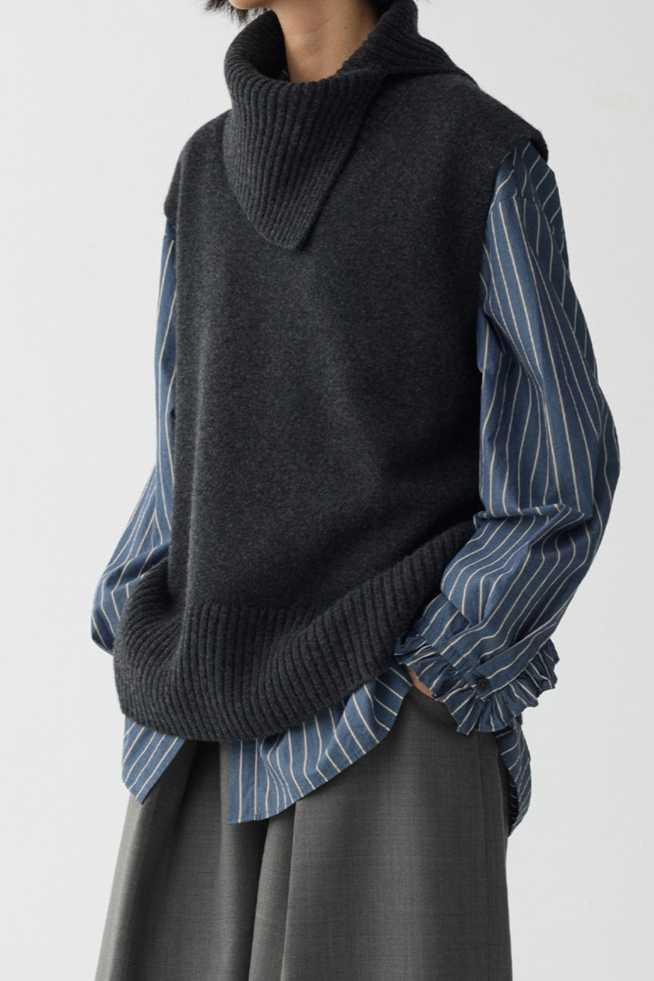 Detachable Cowl V-Neck Knit Top