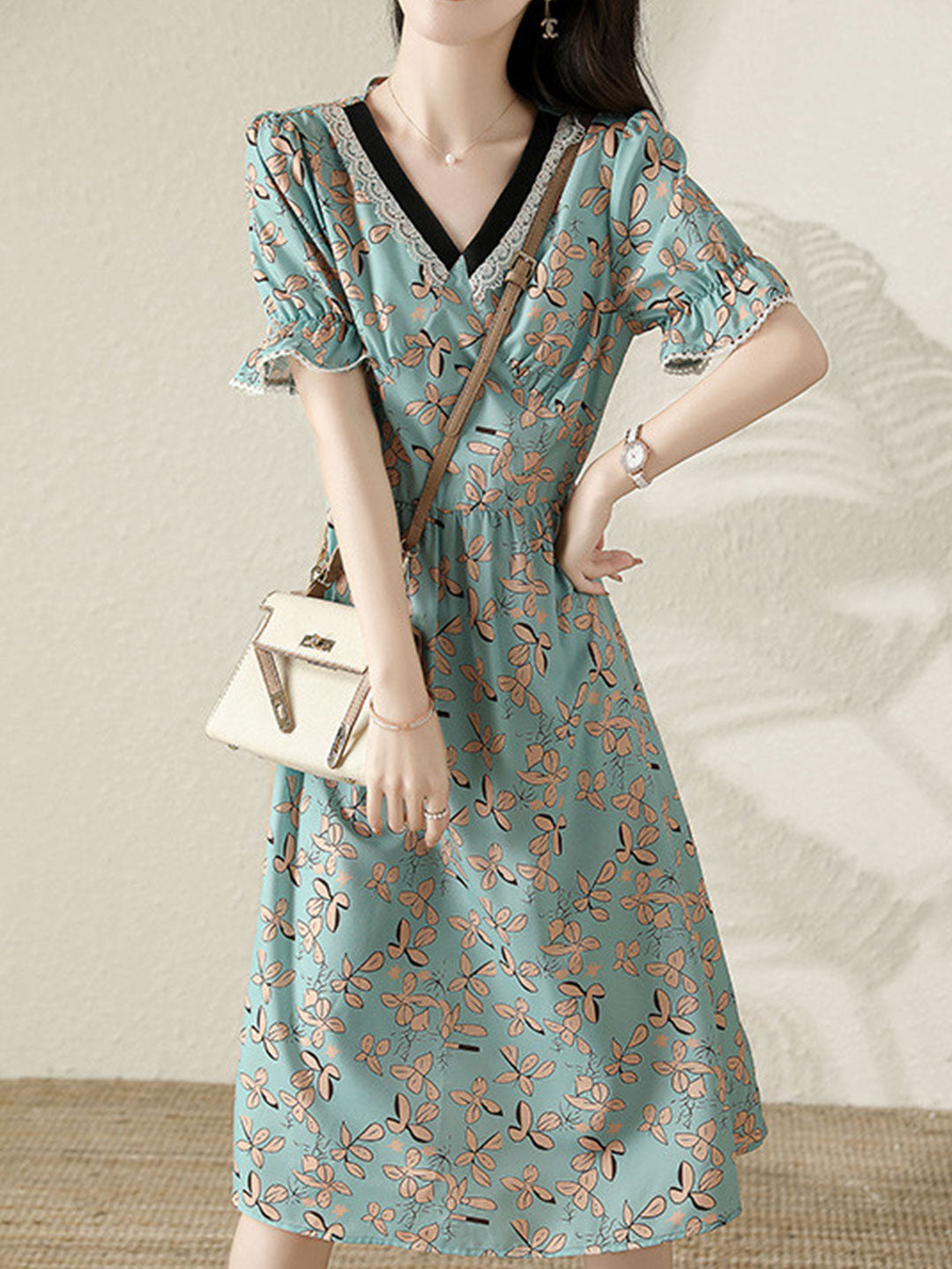 Beautifully Finished Dress in a Timeless Design