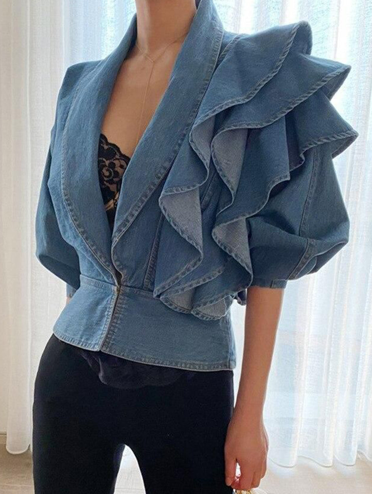 Well Tailored Shirt with a Graceful Silhouette