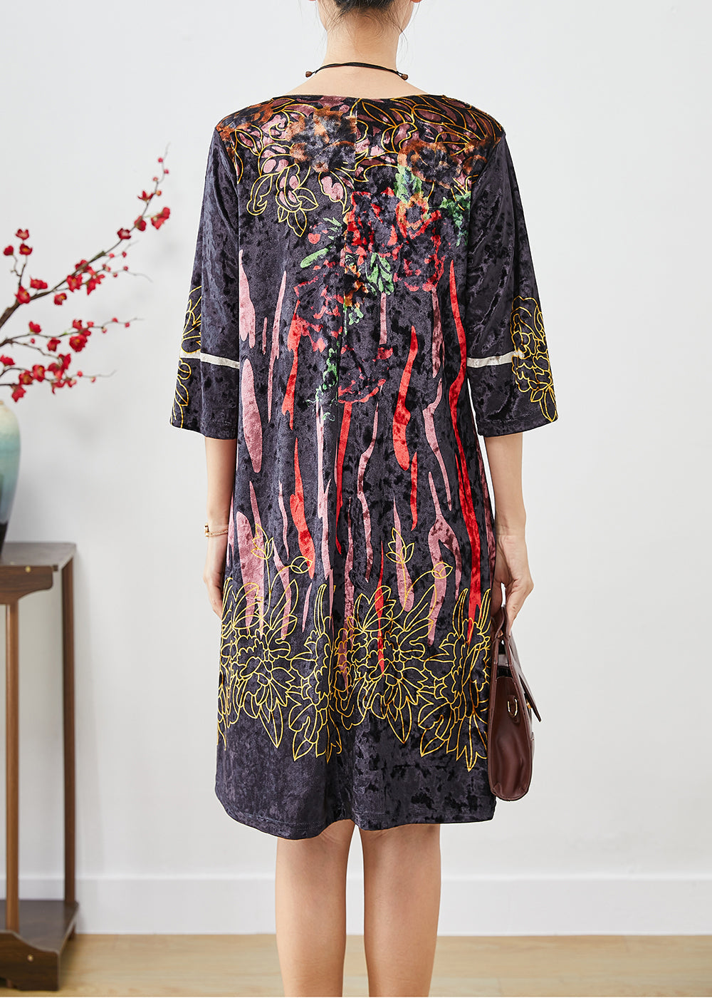 Beautifully Finished Dress in a Timeless Design