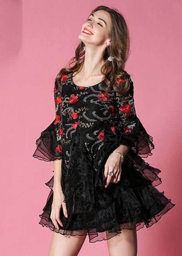 Well Tailored Dress with a Graceful Silhouette