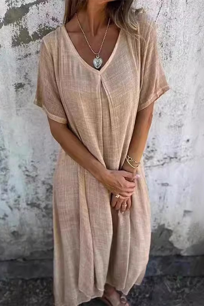 Beautifully Finished Dress in a Timeless Design
