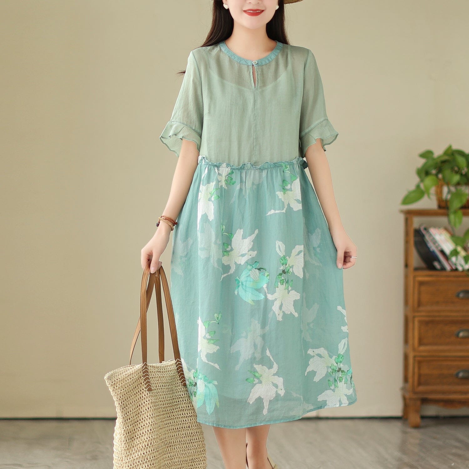 Beautifully Finished Dress in a Timeless Design