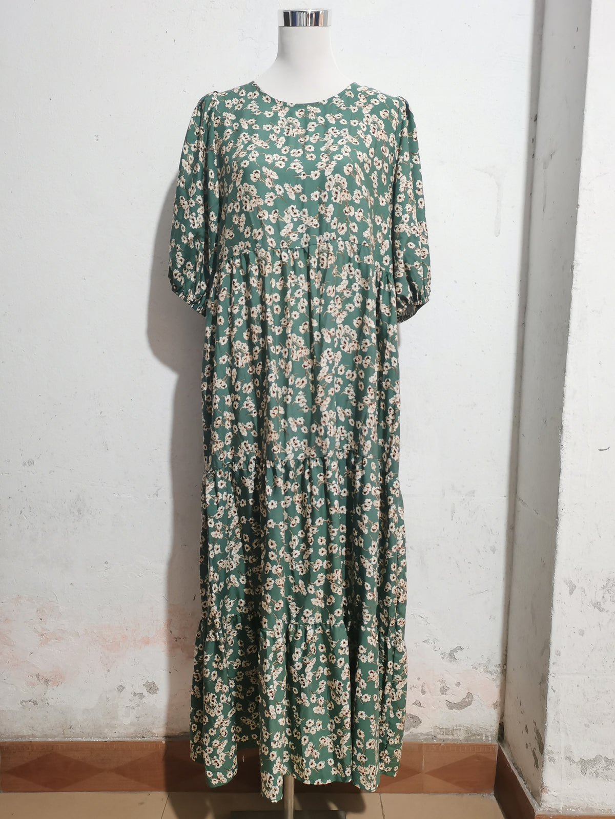 Ditsy Floral Print Crew Neck Puff Half Sleeve Tiered Maxi Dress 9