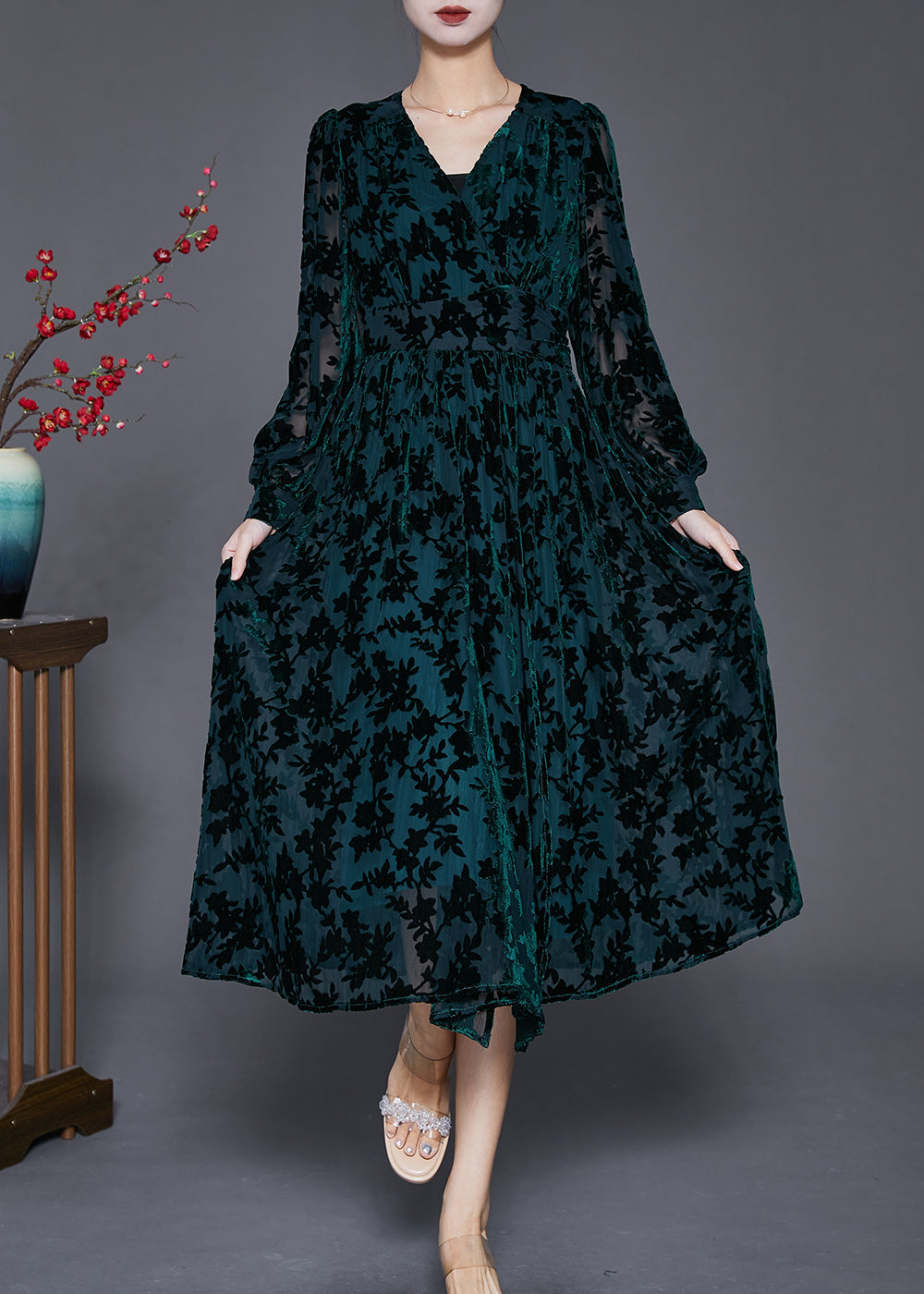 Well Tailored Dress with a Graceful Silhouette