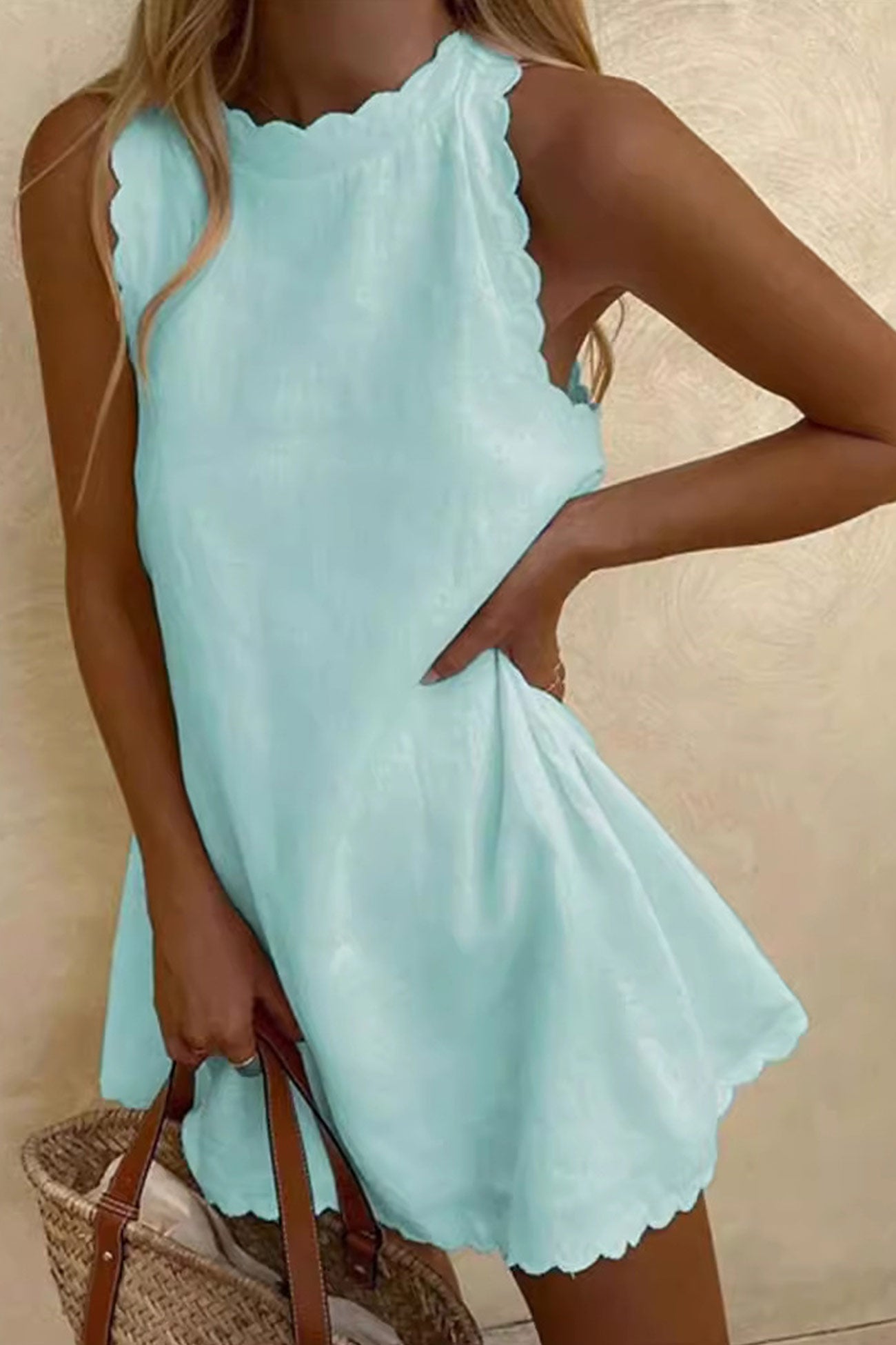 Beautifully Finished Dress in a Timeless Design