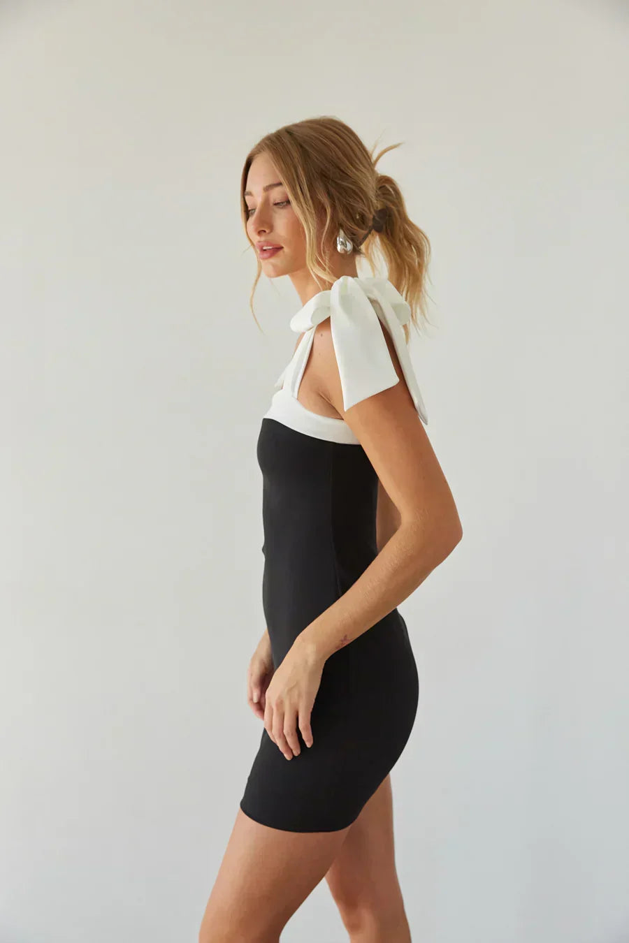 Square Neck Contrast Bow Shoulder Strap Bodycon Mini Dress 3
