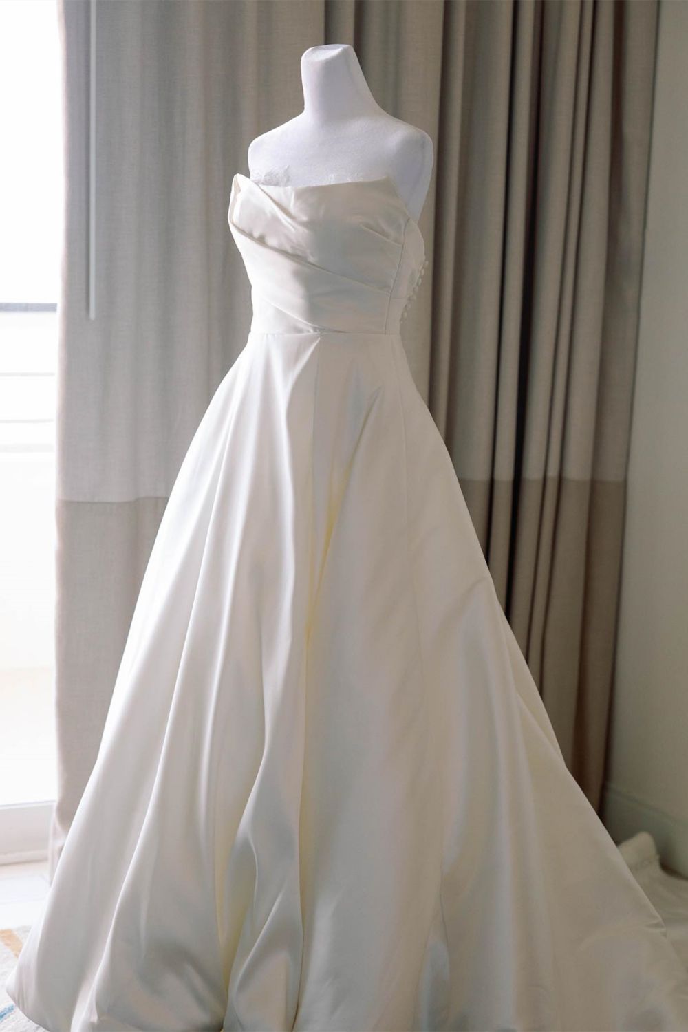 Elegant A Line Strapless White Sating Long Wedding Dress with Split Front