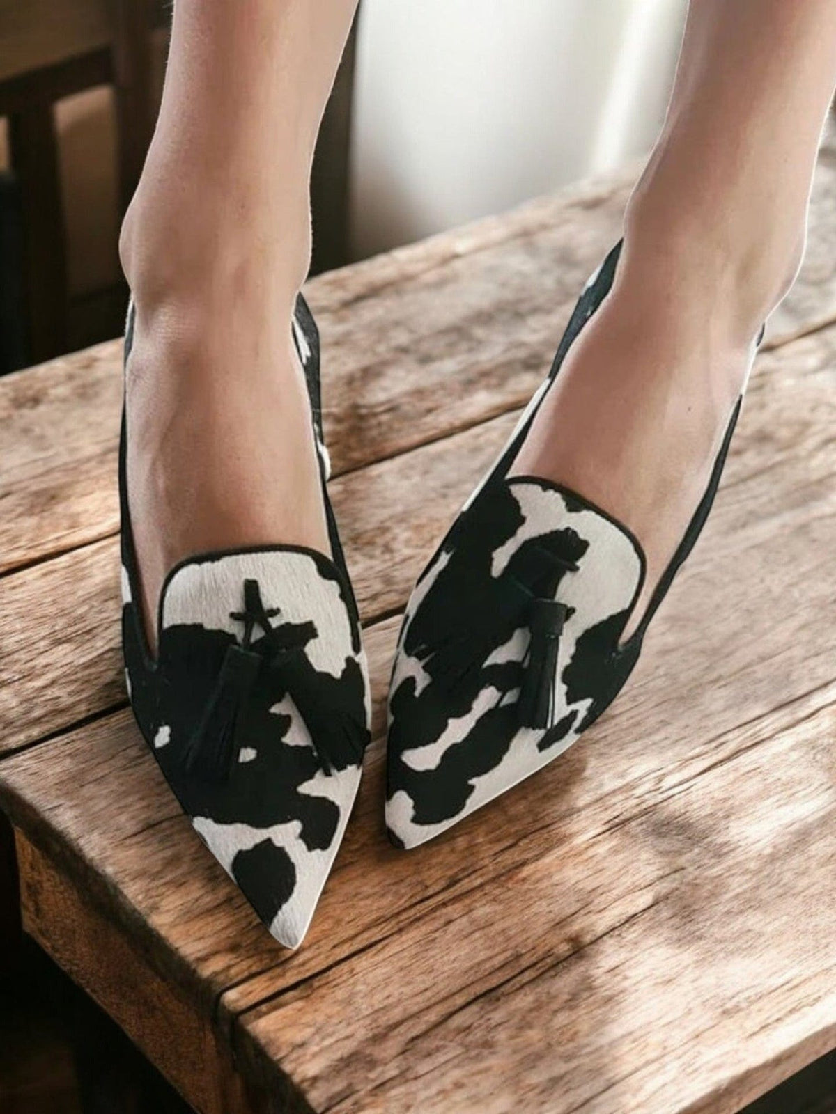 Spotted Print Pointed Toe Tassel Loafers