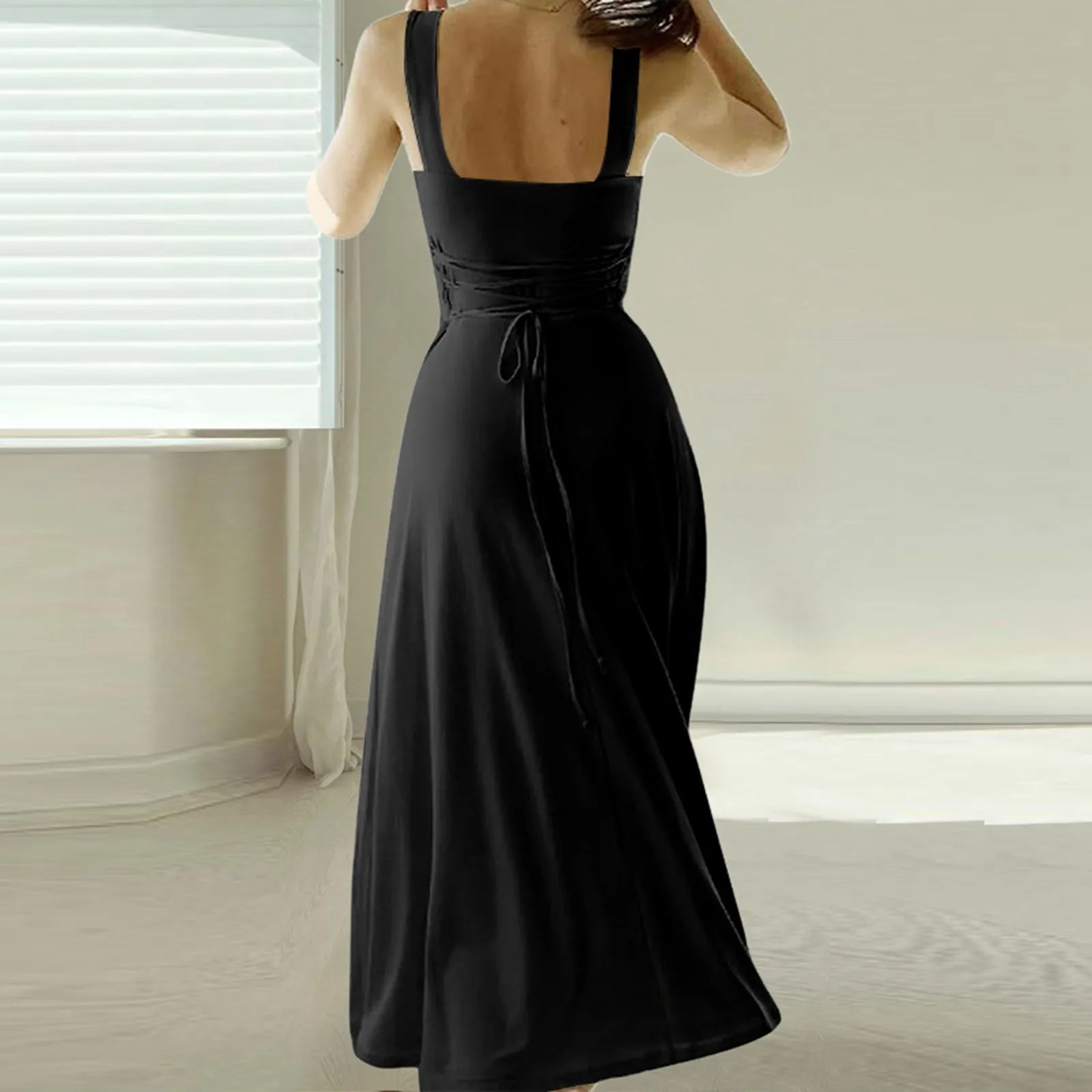 Querida Chic Dress with Square Neckline Premium Wardrobe Essential