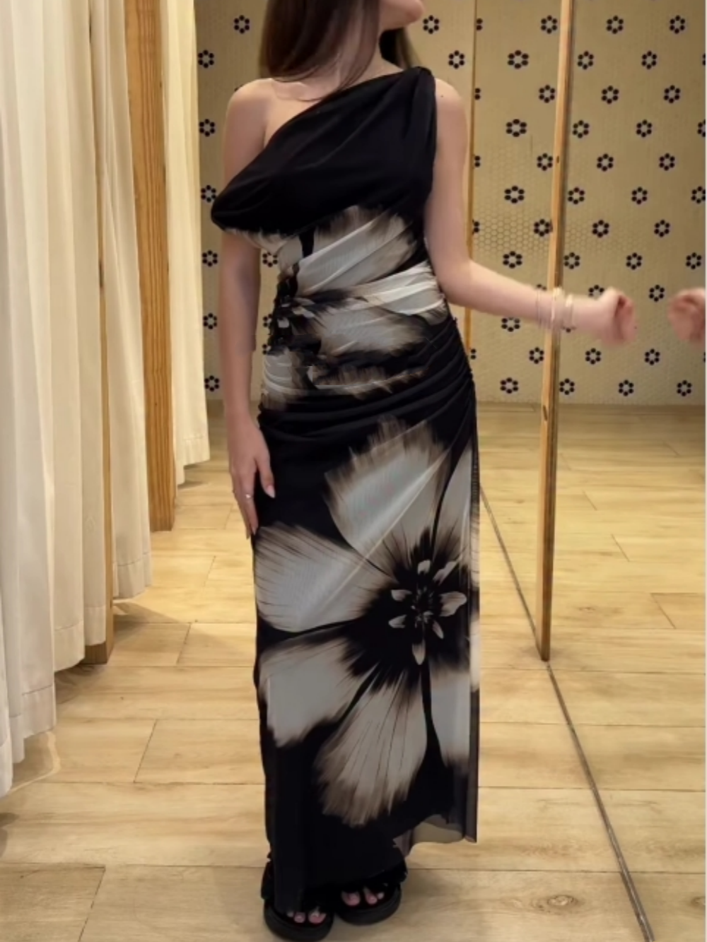 Sexy one shoulder large print dress Black