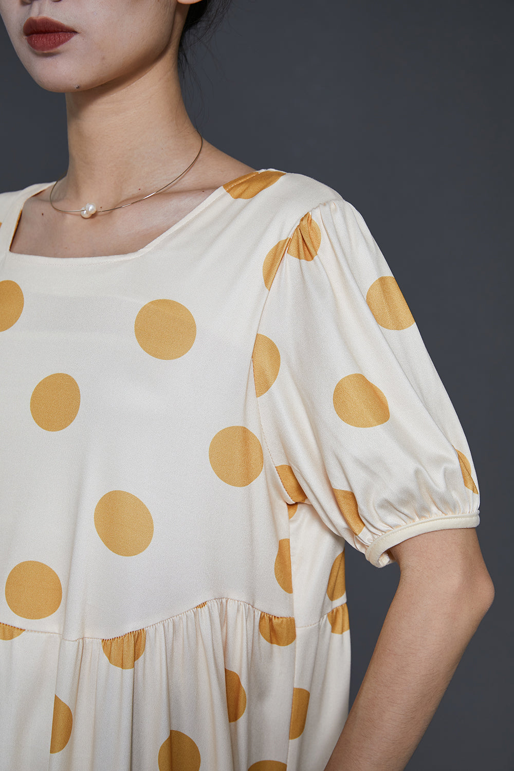 Effortlessly Elegant Dress with a Timeless Design