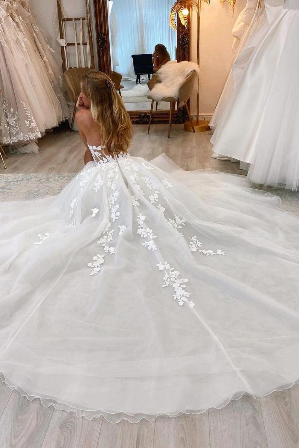 Beautiful A Line Sweetheart White Tulle Long Wedding Dress with Appliques