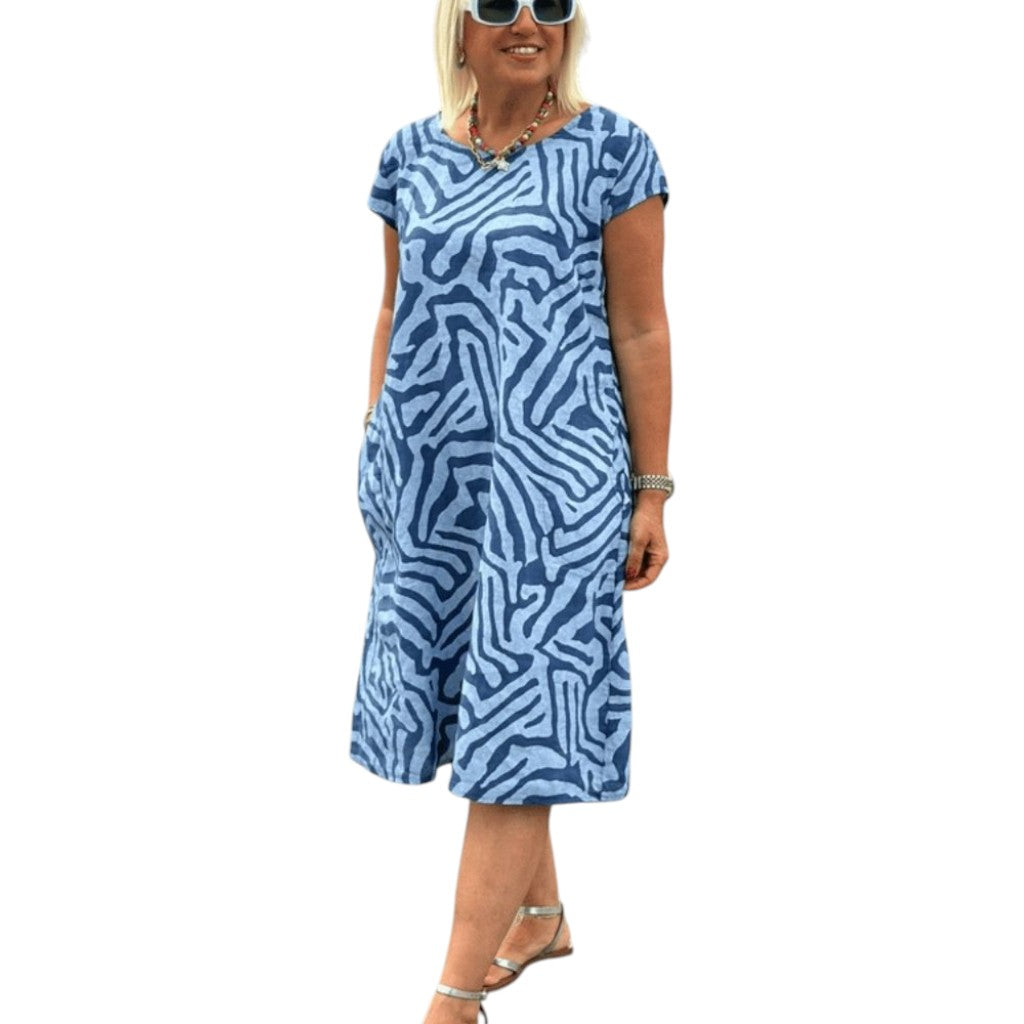 Nelia - dress with round neck and beautiful print Blue