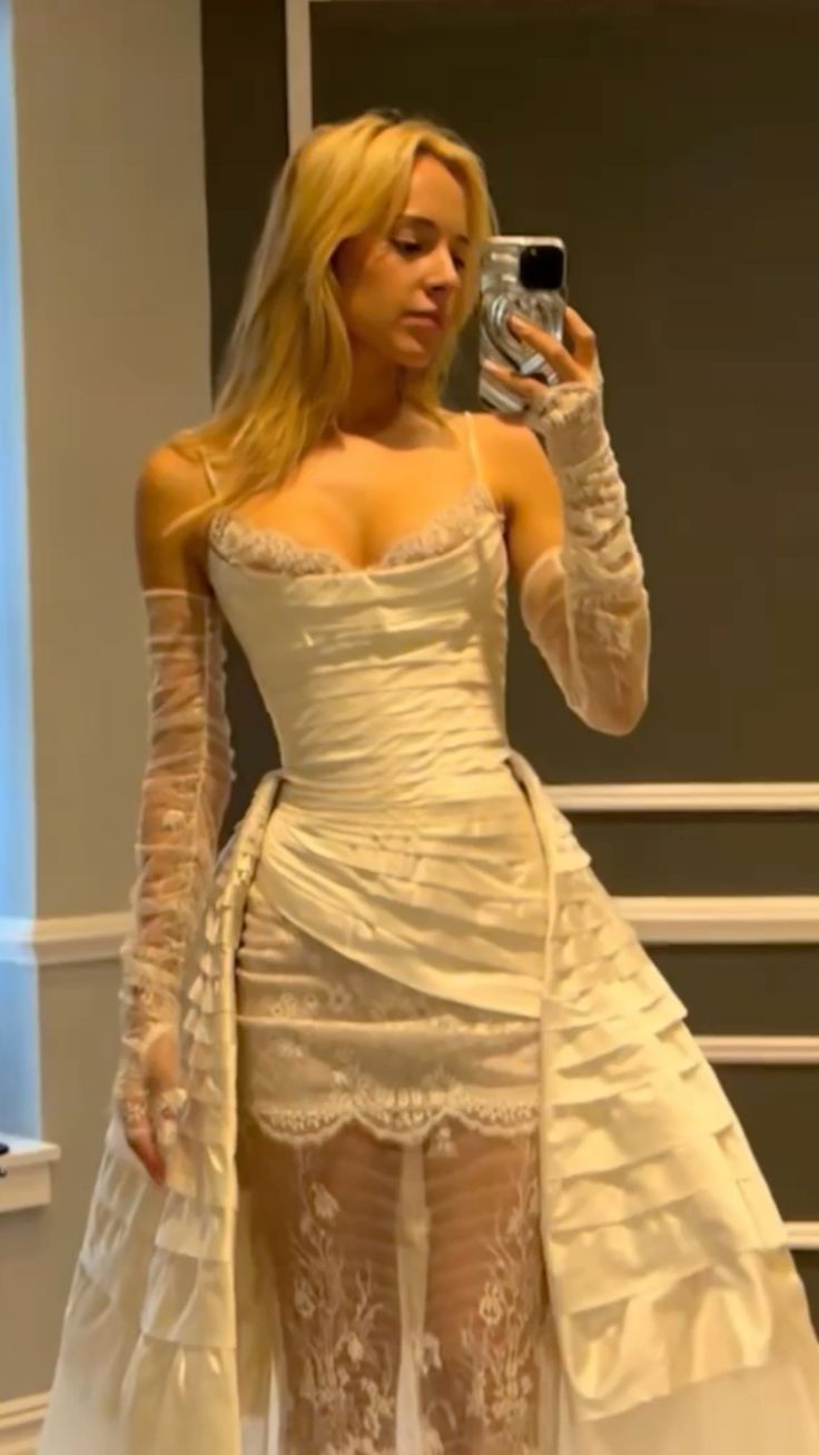 Elegant Spaghetti Strap Satin Lace Wedding Dress Bridal Gown