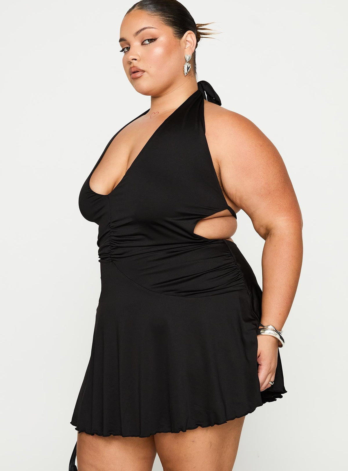 Plus Size Halter Deep V-Neck Ruched Lettuce Hem Flared Mini Dress 4