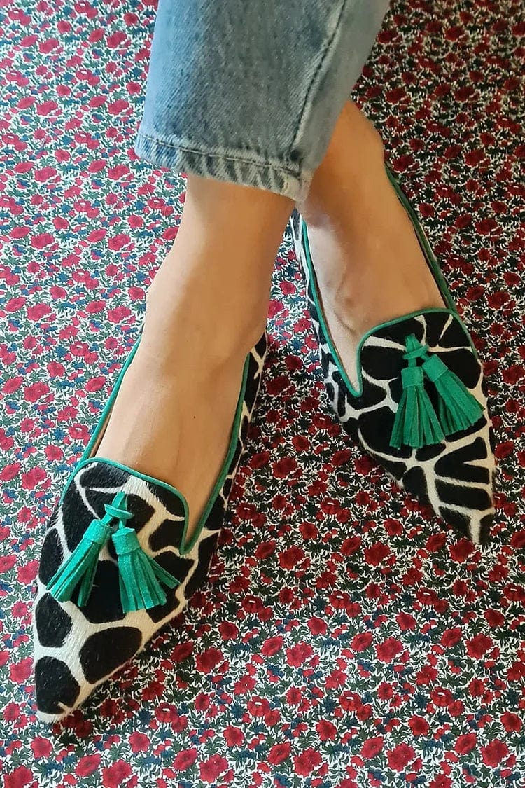 Spotted Print Pointed Toe Tassel Loafers