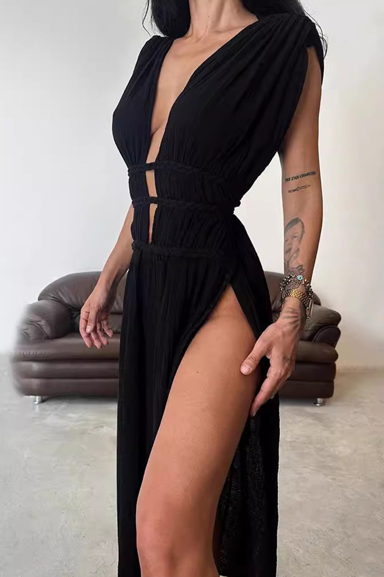 Effortlessly Elegant Dress with a Timeless Design