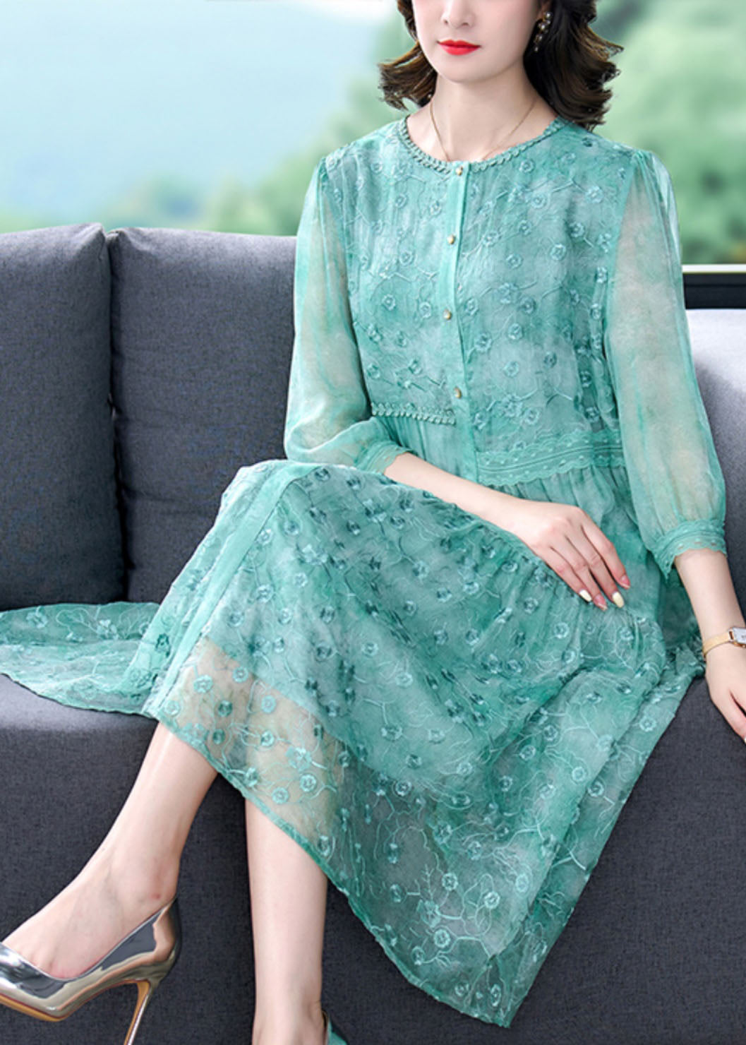 Classic Vintage Dress with a Flattering Fit