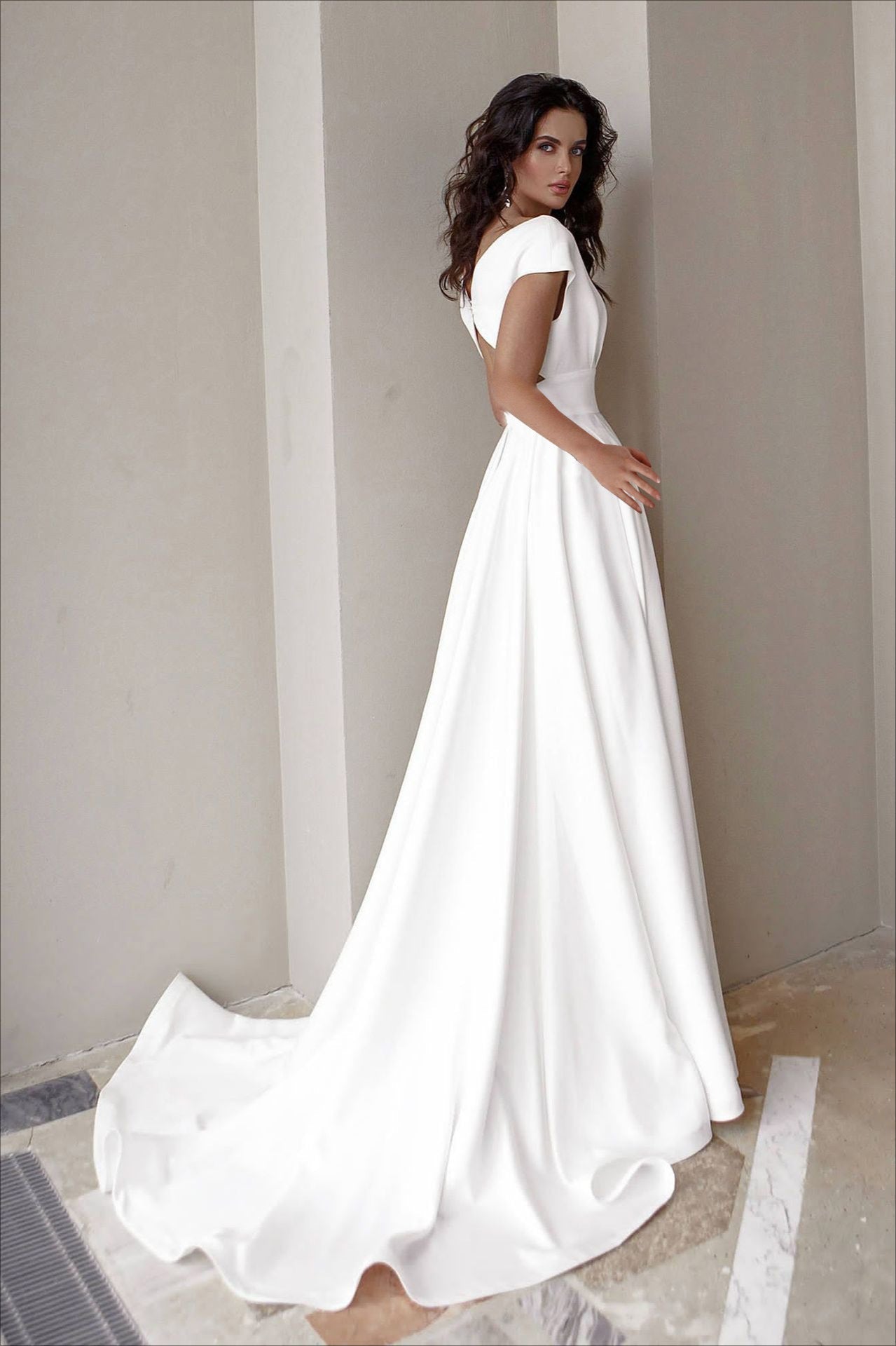 V Neck Ruffle Formal Dress S / White