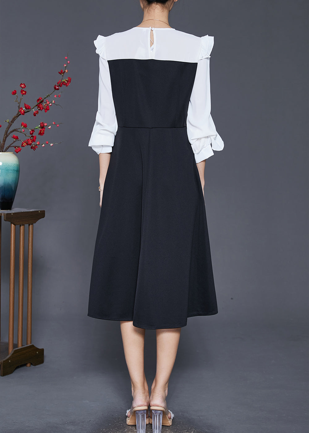 Beautifully Finished Dress in a Timeless Design