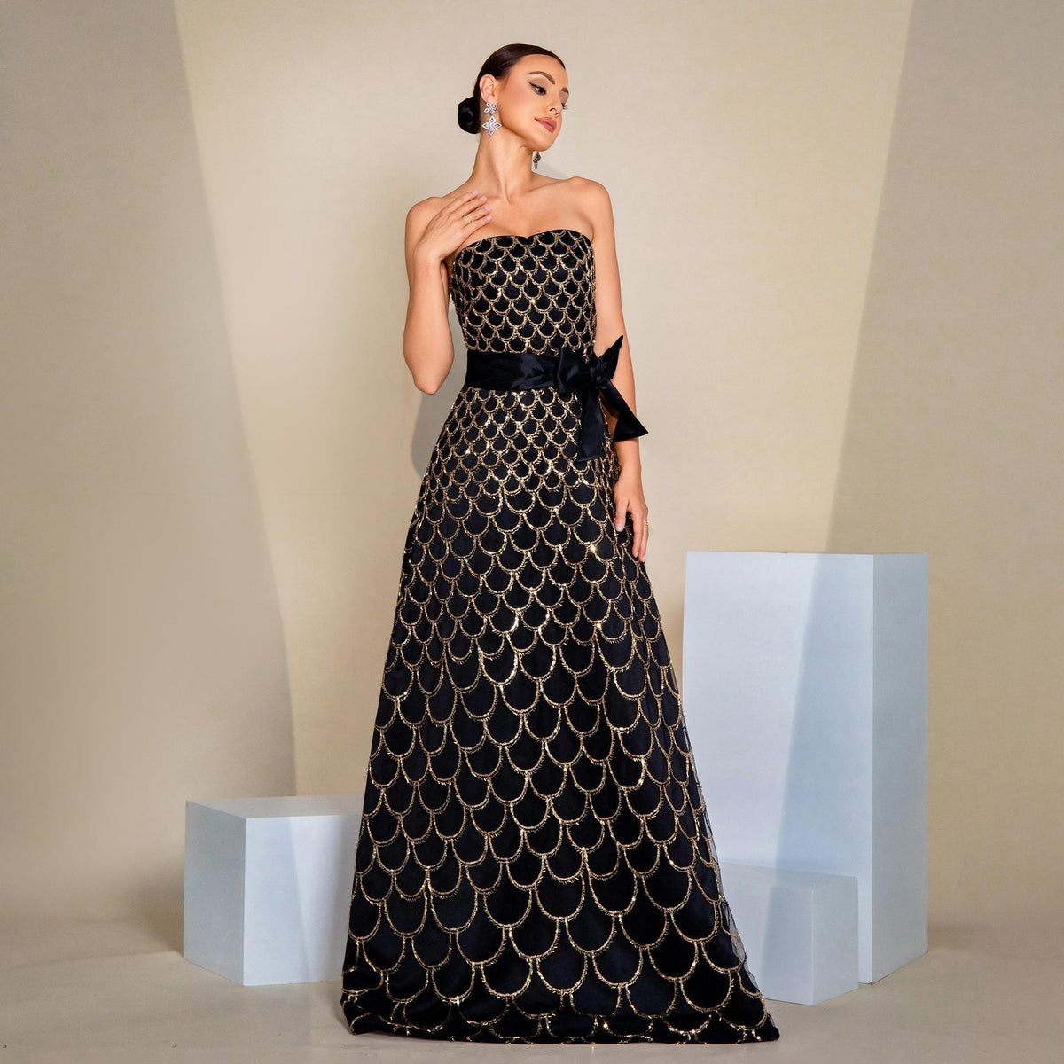 CHELYA ELEGANT BLACK MAXI DRESS