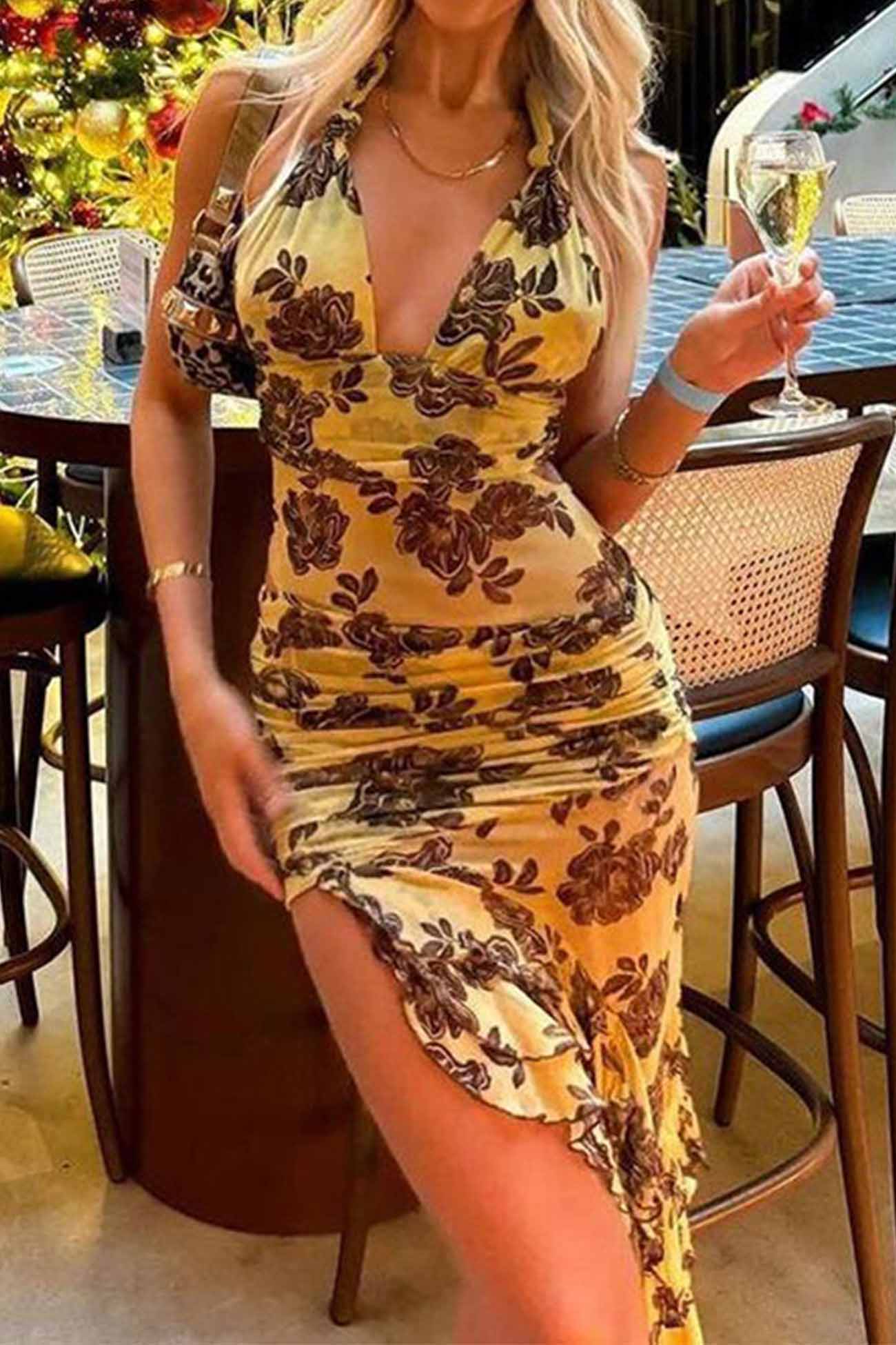 Classic Vintage Dress with a Flattering Fit