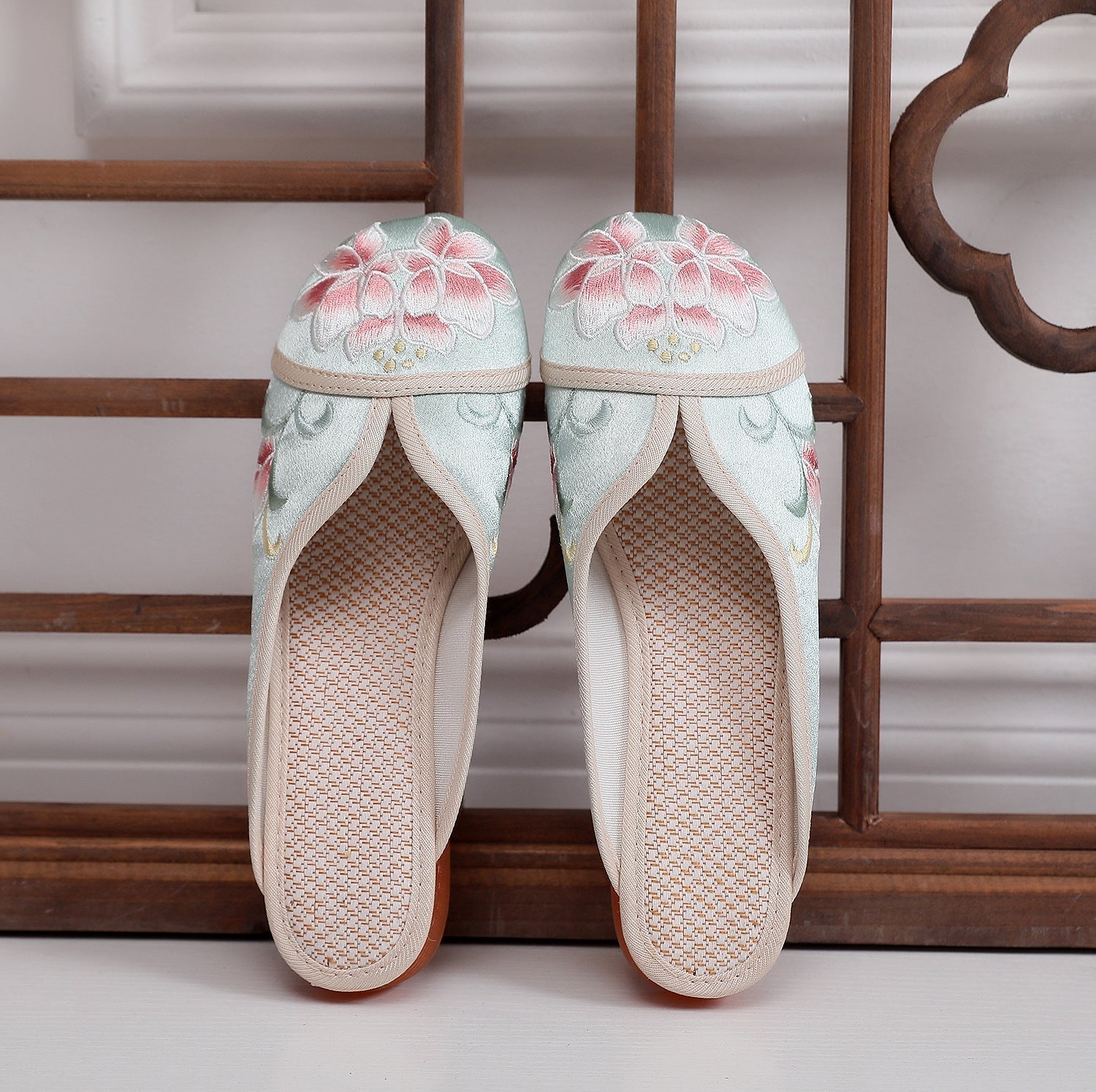 Embroidered Lightweight Jelly Bottom Home Ethnic Style Ancient Slippers
