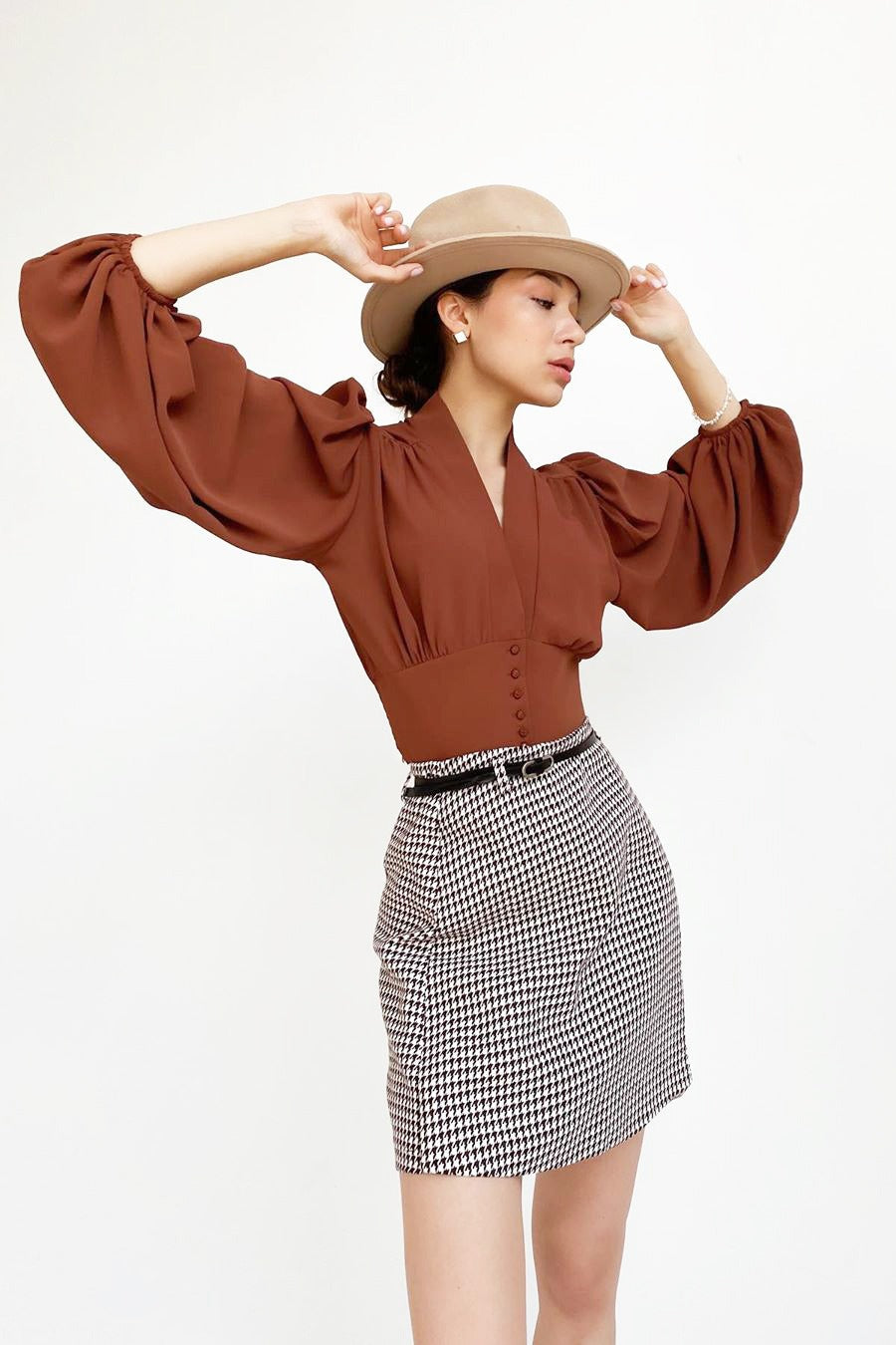 V-Neck Balloon Sleeve Button Front Fitted Waist Cropped Blouse 3