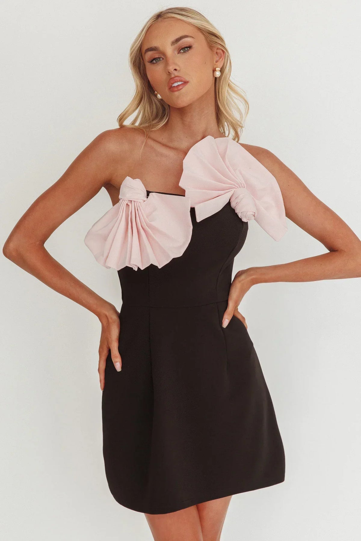 Oversized Contrast Bow Strapless A-Line Mini Dress
