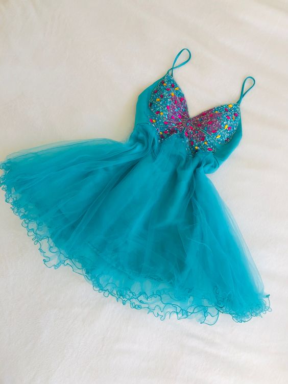Dreamy A-line V Neck Tulle Homecoming Dress