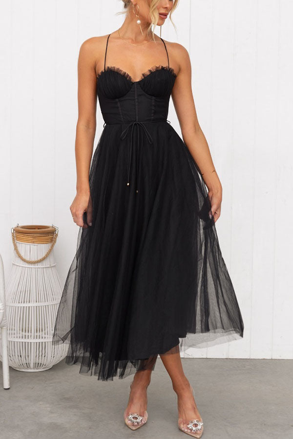 Beautifully Finished Dress in a Timeless Design