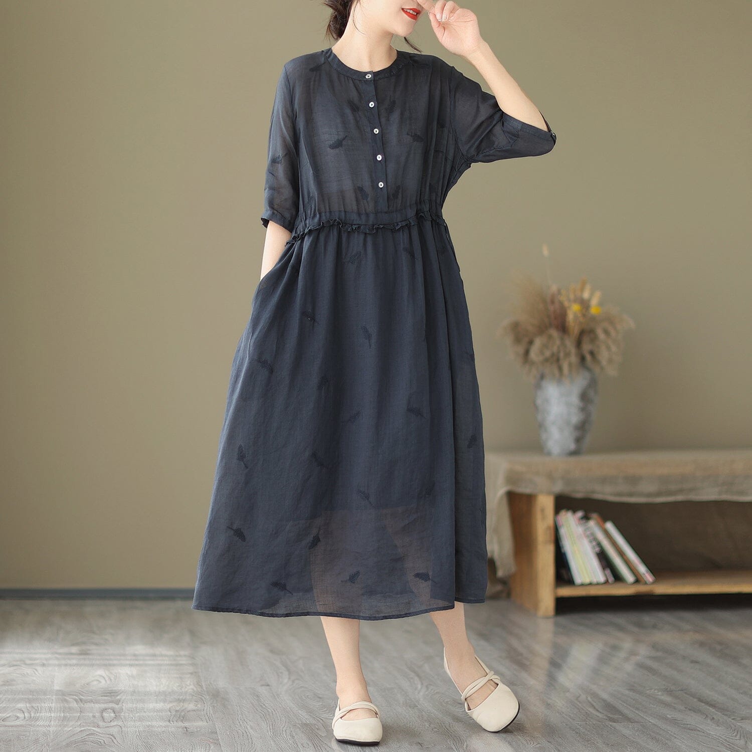 Beautifully Finished Dress in a Timeless Design