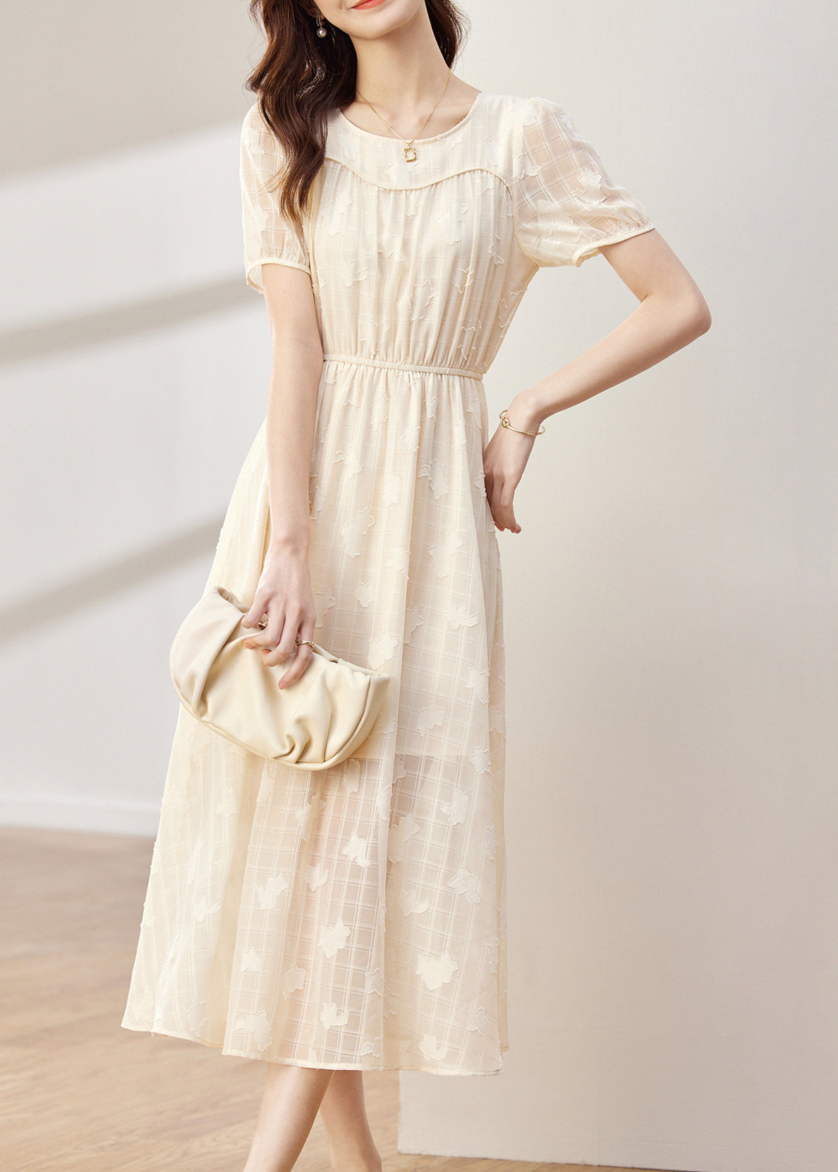Beautifully Finished Dress in a Timeless Design