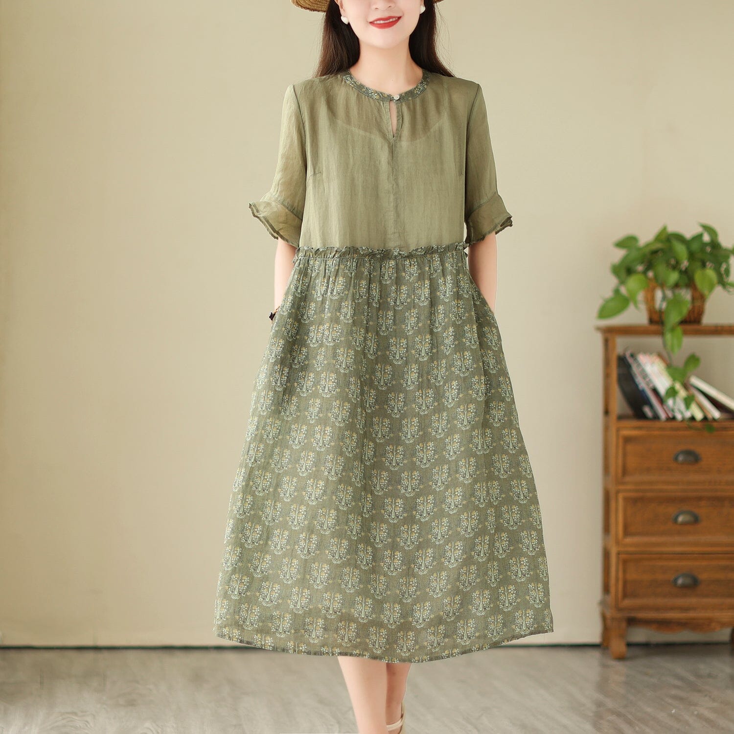 Beautifully Finished Dress in a Timeless Design