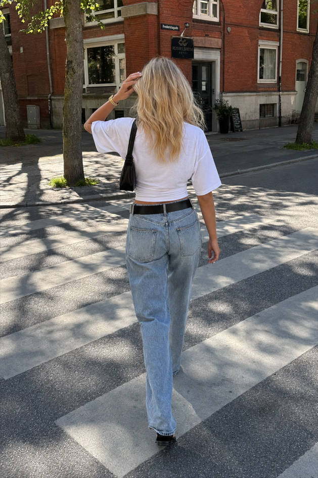 Deep V-Neck Short Sleeve Ruched Fitted Crop Top 3