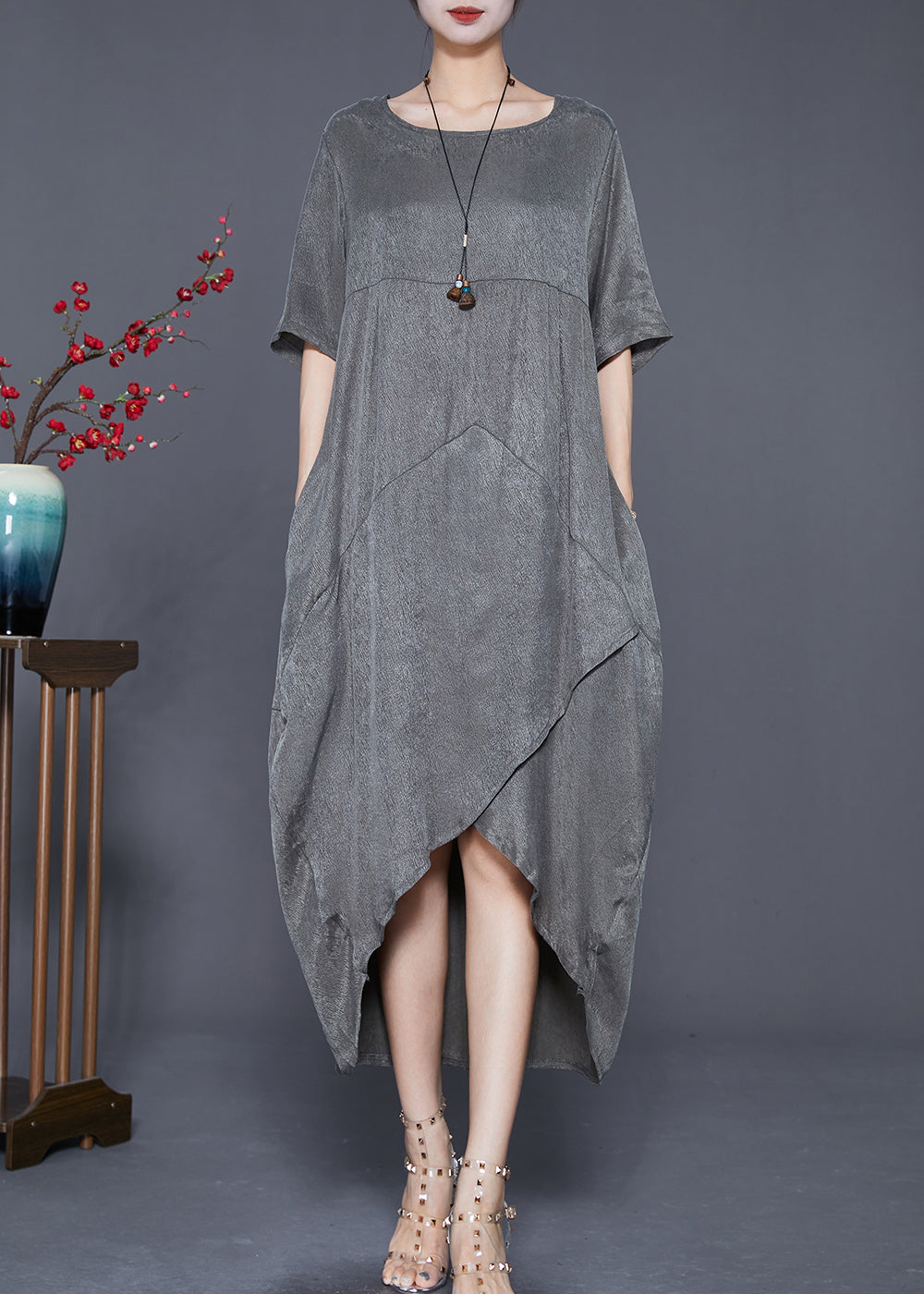 Effortlessly Elegant Dress with a Timeless Design